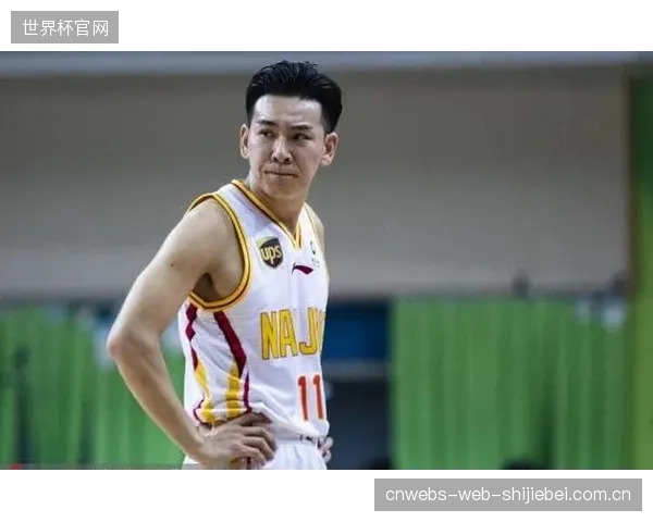 主教练阿吉雷在最终名单中放弃了多位知名球员，显示了他依据战术需求和球员状态进行选拔的决心。